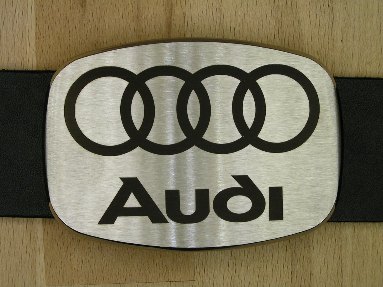 https://www.buckles-belts.ch/images/shop/Gurtschnalle-Audi-Edelstahl-010-55.-.JPG